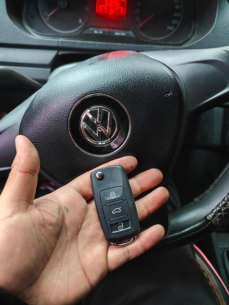 车钥匙丢了重新配一个多少钱(4s店配一把原装车钥匙多少钱)