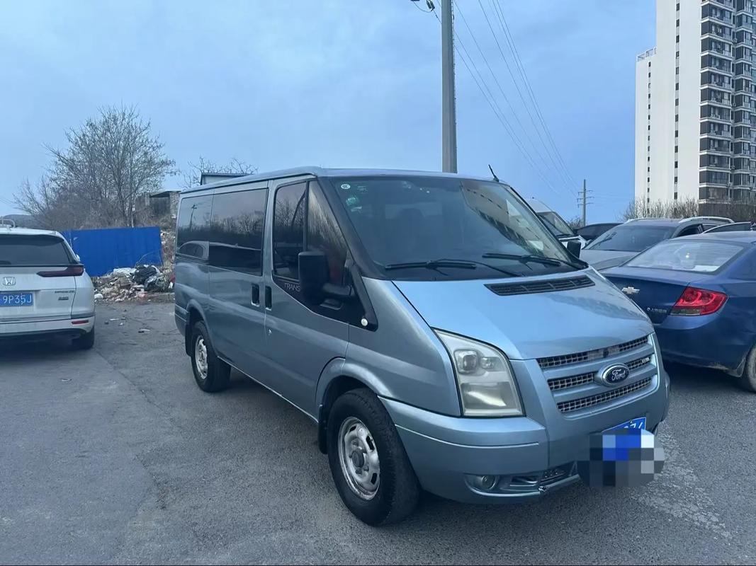 福特全顺14座图片,福特全顺mpv2019价格