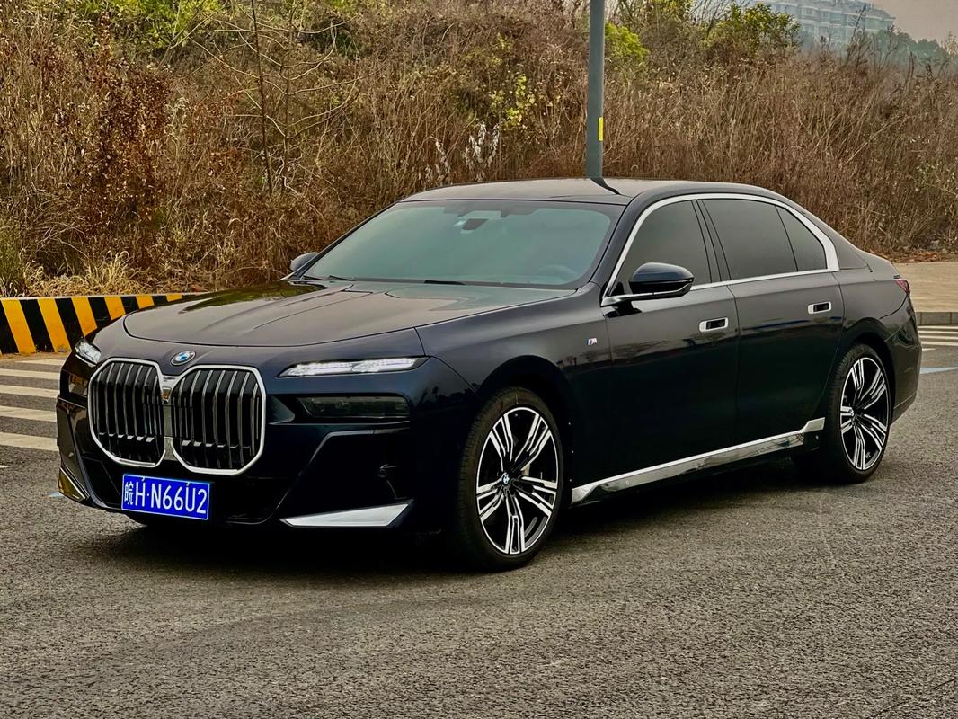 开宝马7系给人的感觉,为什么说宝马7系是穷人买的