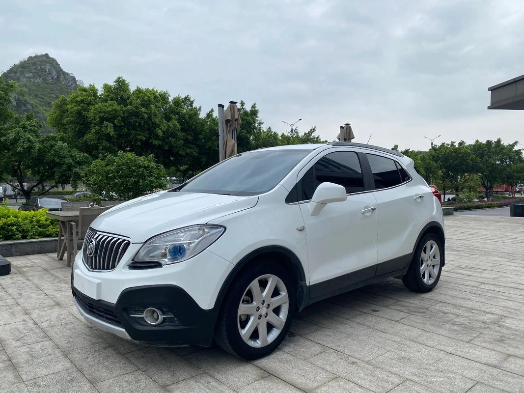 别克小越野昂科拉/别克昂科拉越野视频